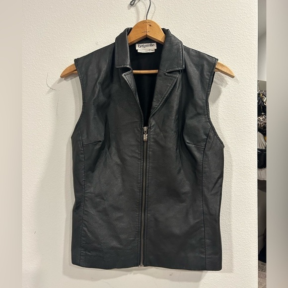 bagatelle Jackets & Blazers - Women’s Black 100% Leather Zip Up Moto Vest with Stretch Back Size M